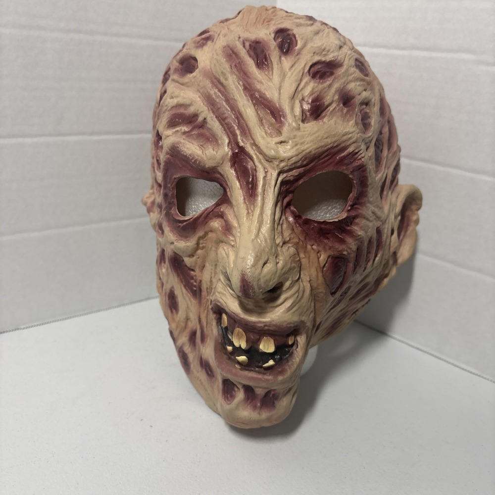 A Nightmare on Elm Street - Freddy Krueger Deluxe Rubber Mask Halloween EUC